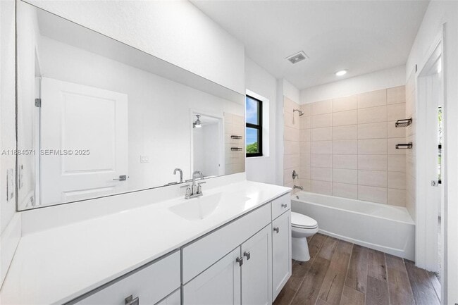 Building Photo - 186 SE 5th Ct