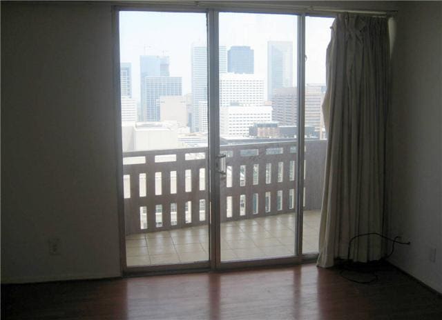 Building Photo - 2016 Main St