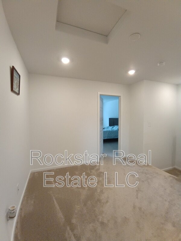 Building Photo - 109 W Goldenrod Ave