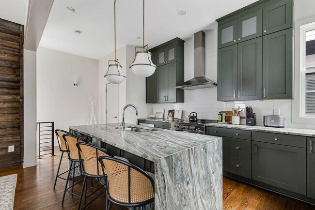 Building Photo - 1114A Wade Ave