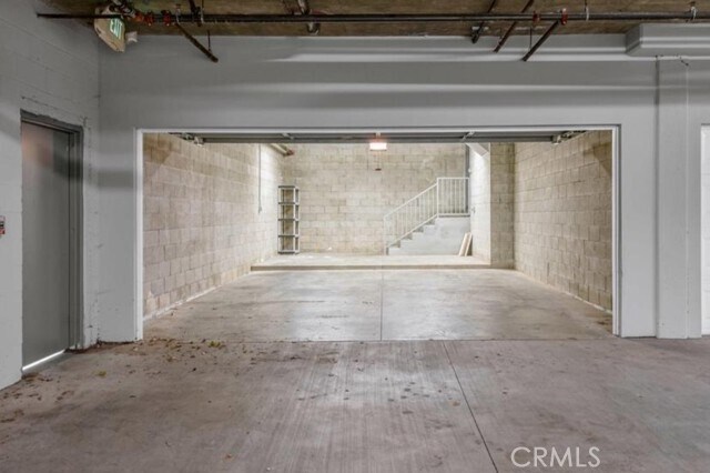 Building Photo - 441 N Los Robles Ave