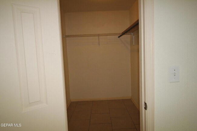 Building Photo - 456 Passmore Rd
