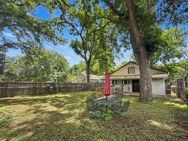 Building Photo - 2506 E Cesar Chavez St