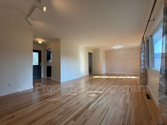 Building Photo - 719 47th St S