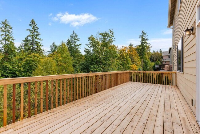 Building Photo - Redmond Stunner!!!