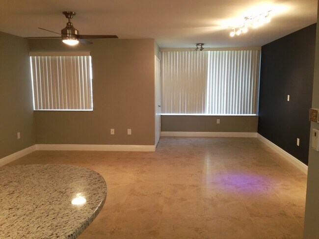Building Photo - 2850 N Oakland Forest Dr