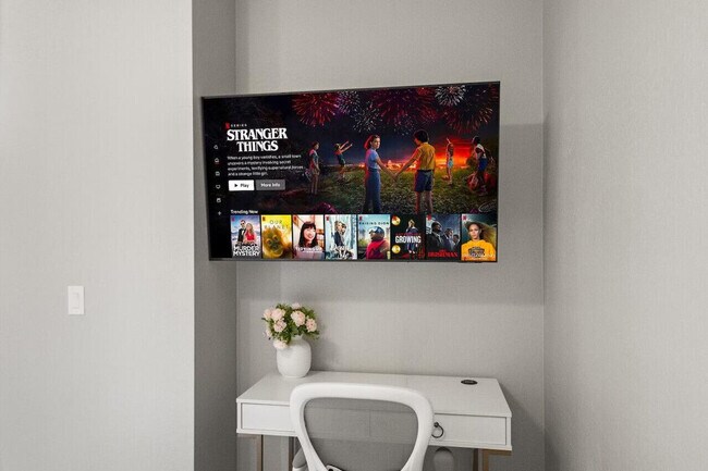 Building Photo - 6606 W Paradise Ln