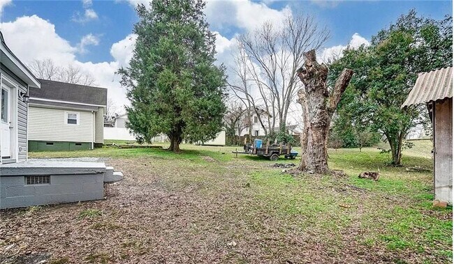 Building Photo - Welcome to this charming 3-bedroom, 2-bathroom home located in the vibrant city of Concord, NC.