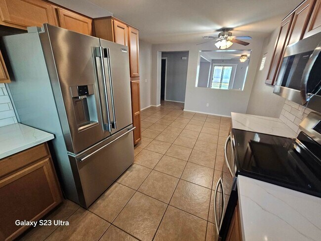 Building Photo - Well maintained 3 bedroom 2 bath charming home Free rent OAC