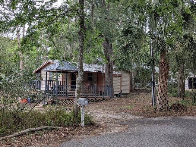 Building Photo - 104 NW 23rd Dr