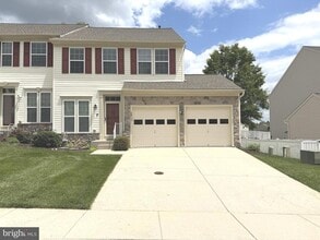 Building Photo - 2911 Lomond Pl