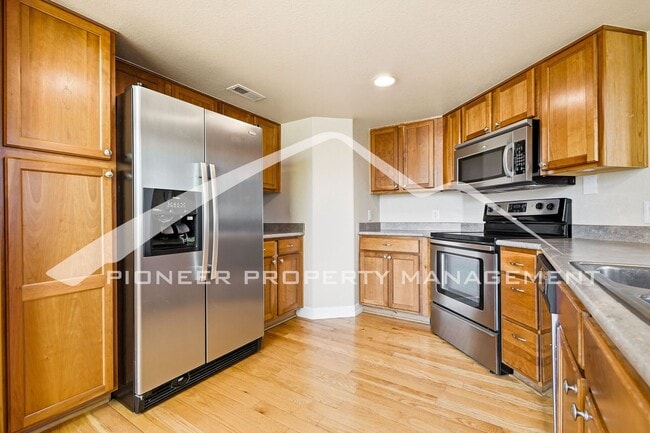 Building Photo - Awesome Townhome in Arvada