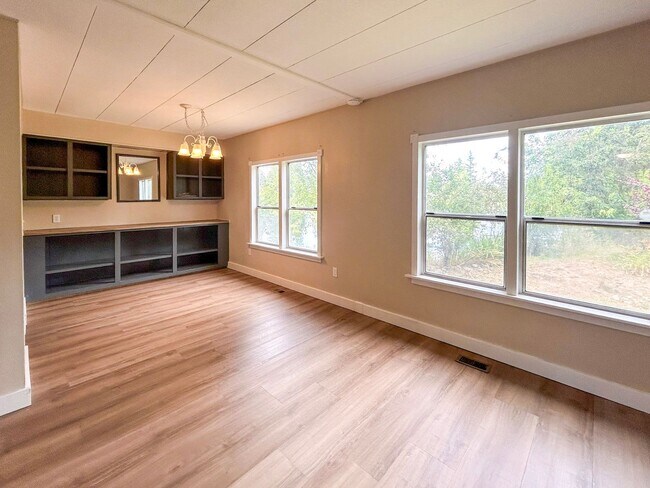 Building Photo - 8798 Holmquist Rd SE