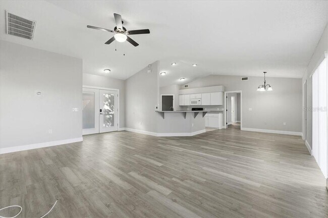 Building Photo - 985 Highland Crest Cir