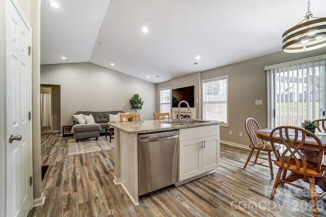 Building Photo - 5519 Waverly Lynn Ln