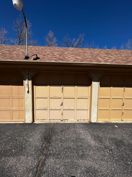 Building Photo - 810 Tenderfoot Hill Rd