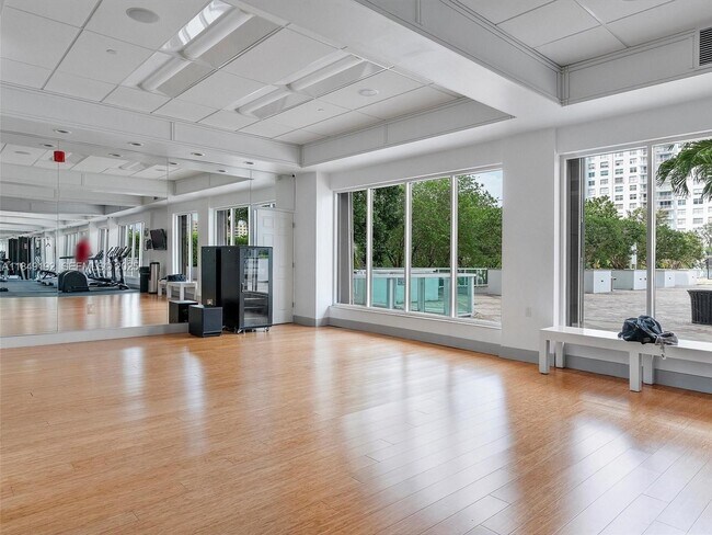 Building Photo - 2851 NE 183rd St