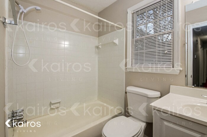 Building Photo - 340 Carterhill Dr