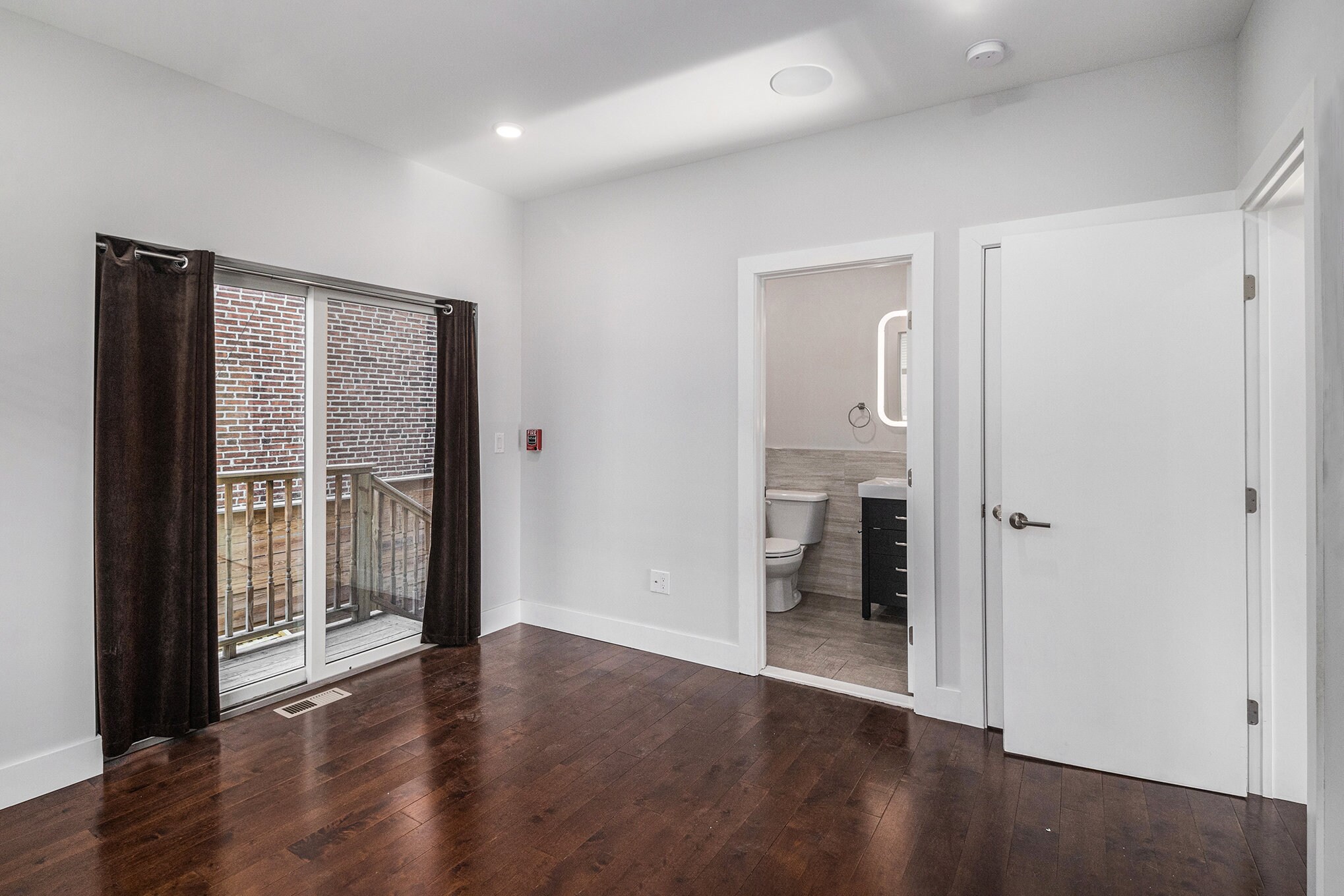 Building Photo - 1853 Hoffman St