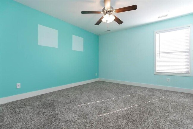 Building Photo - 413 Adalynn Cir