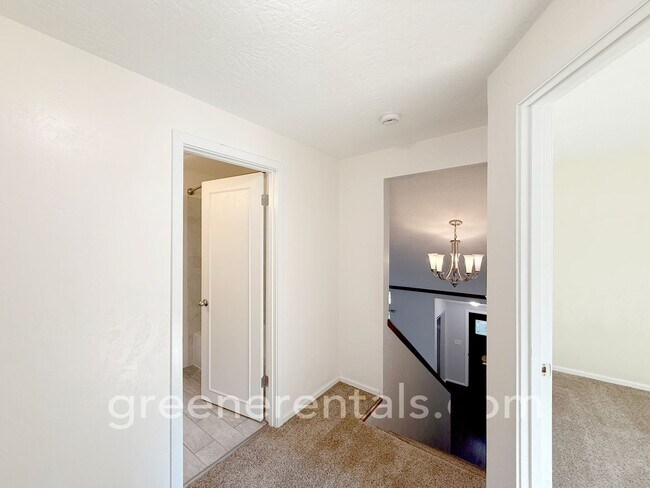 Building Photo - 3BD/1.5BA in Desired West Olympia Location