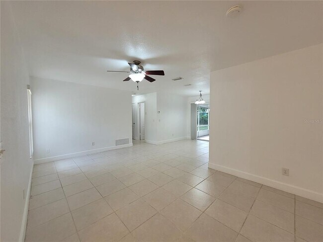 Building Photo - 10 Winding Ridge Rd