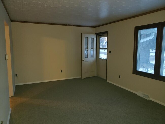 Building Photo - 1805 5th Ave