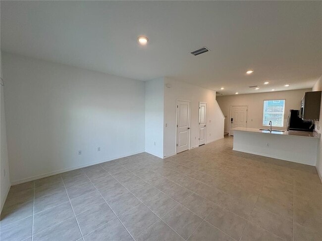 Building Photo - 8576 Daybreak St
