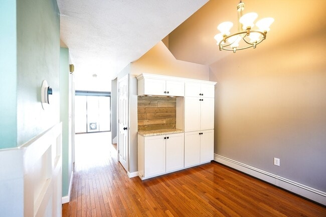 Building Photo - 40 Spring Cove Rd