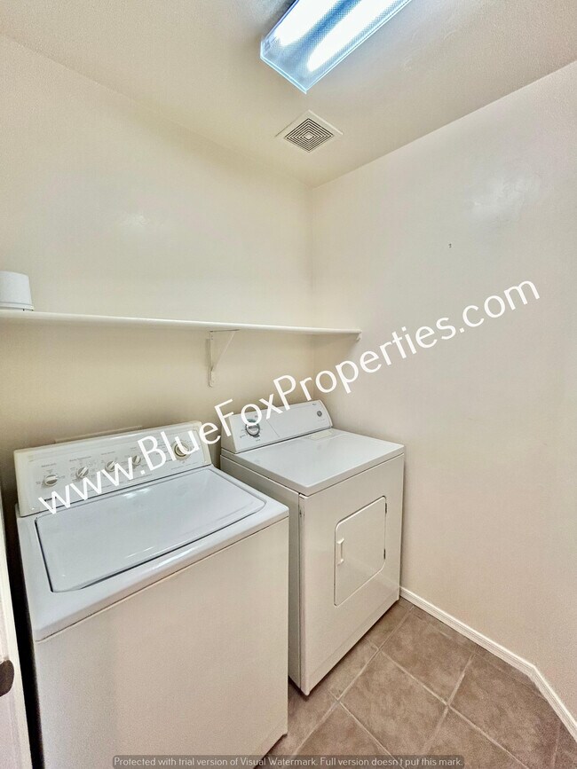 Building Photo - 6626 E Bambino Rd