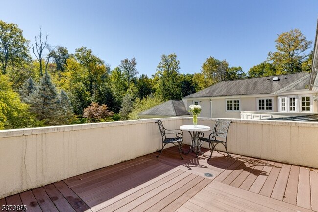 Building Photo - 21 Stoningham Dr