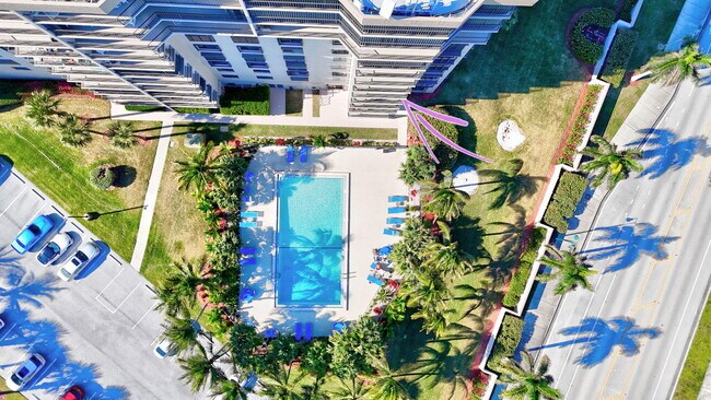 Building Photo - 801 S Ocean Dr