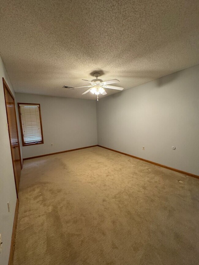 Building Photo - Spacious 2 Bed / 2 Bath Condo in Greenbria...