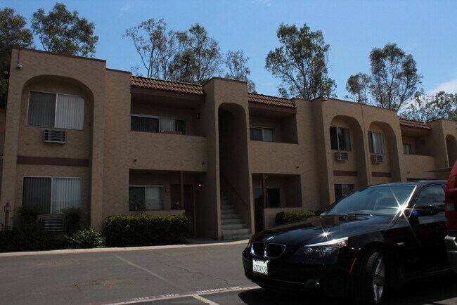 Building Photo - 3557 Kenora Dr