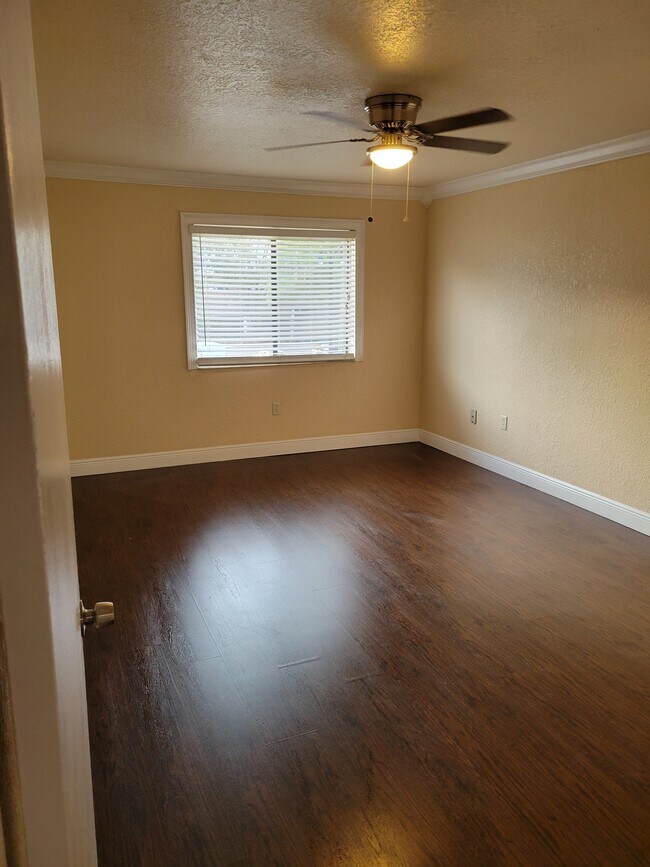 Building Photo - 631 Northlake Blvd