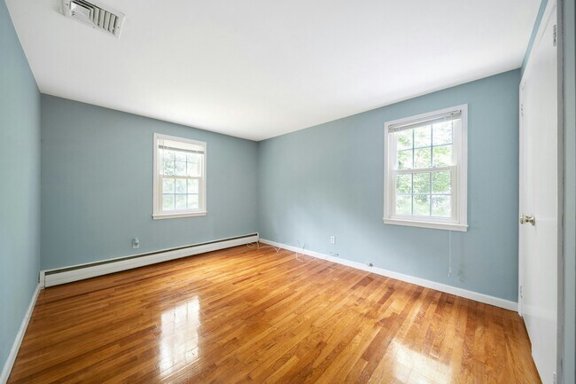 Building Photo - 68 Briarwood Ave