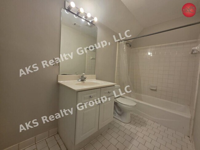 Building Photo - 5004 Melrose Way