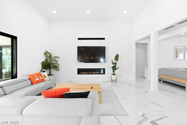 Building Photo - 4315 N Dapple Gray Rd