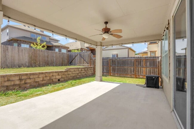 Building Photo - "2 WEEKS FREE! Spacious 4-Bedroom Sanctuary with 3 Full Baths and Solar Panels!"