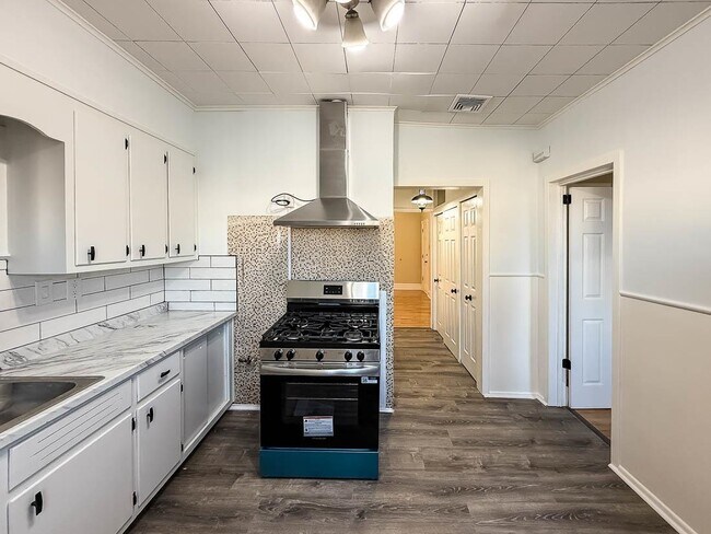 Building Photo - 90 Carlton Ave