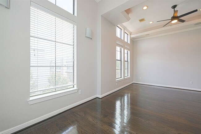 Building Photo - 1739 Oakdale St