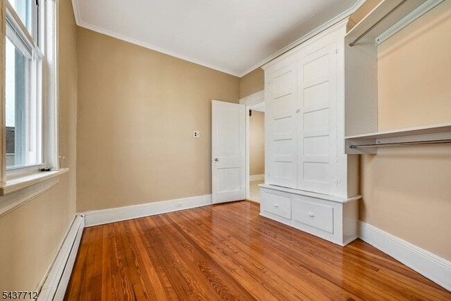 Building Photo - 74 Plauderville Ave