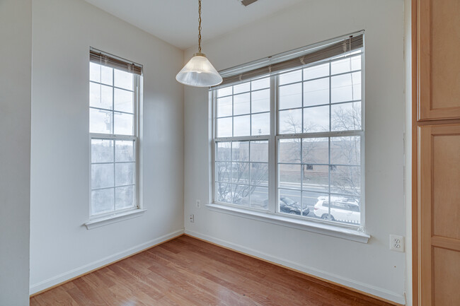 Breakfast nook - 23176 Blackthorn Sq