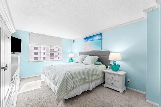 Building Photo - 3215 S Ocean Blvd