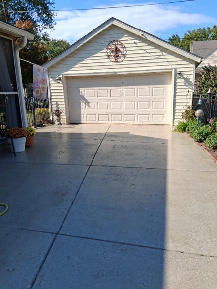 Primary Photo - 2225 Brighton Dr