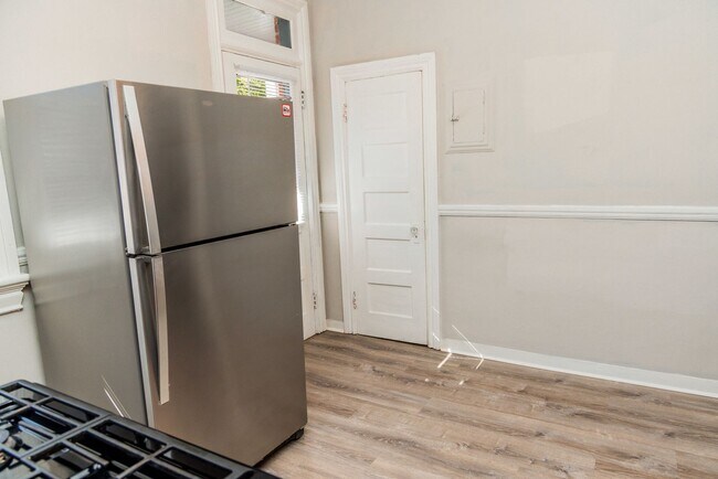 Building Photo - 2205 Floyd Ave