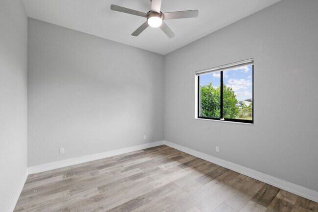 Building Photo - 3106 SW 22nd Ave