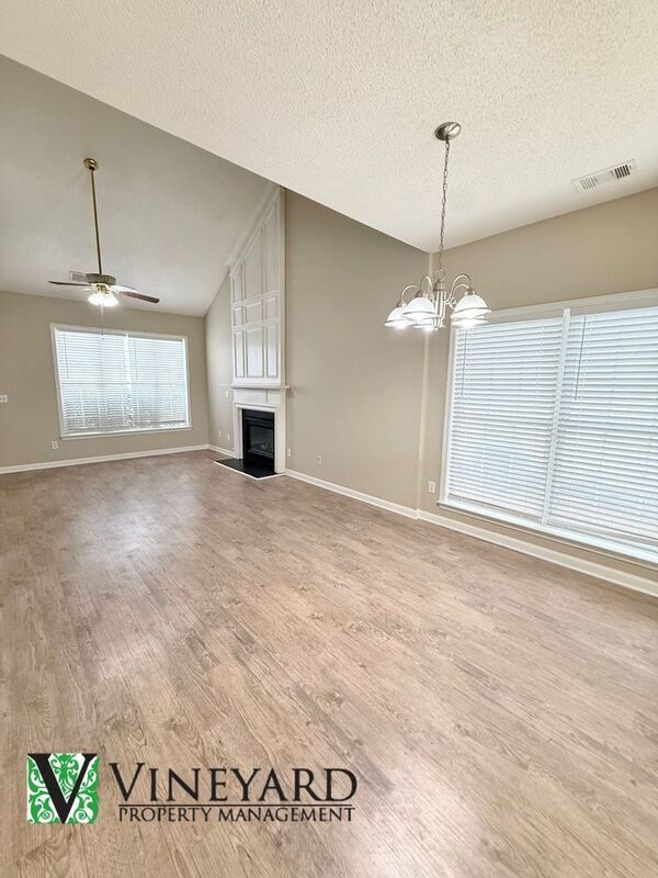 Building Photo - 1609 Heyford Cir NW