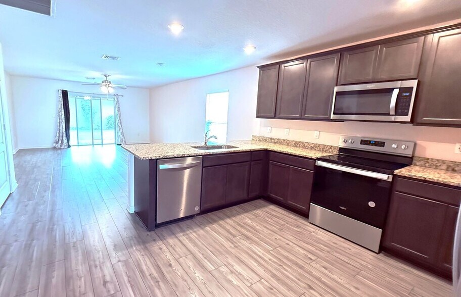 Building Photo - 5361 Imagination Dr