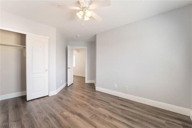 Building Photo - 9372 Glendora Valley St